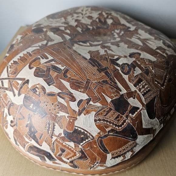 Vintage Large Hand Carved Peruvian Gourd Folk Art Bowl - Picture 6 of 13